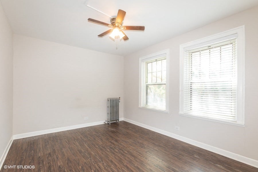 hardwood floors and ceiling fans in bright living room hyde park chicago apartment