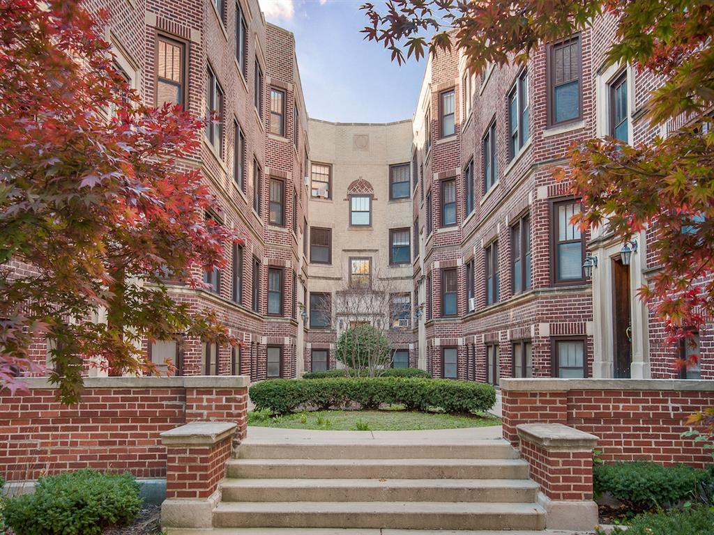 5410 Ridgewood Ct hyde park chicago apartment courtyard rent