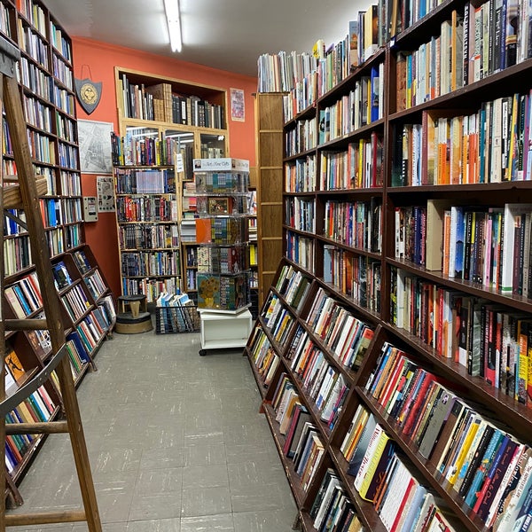 Powell's Book Store Hyde Park Chicago near Ivy Residences apartments